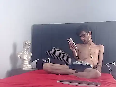 sasuke_bigcock's Webcam Show