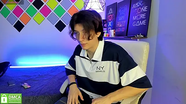 Marcoviolet's Live XXX Chat