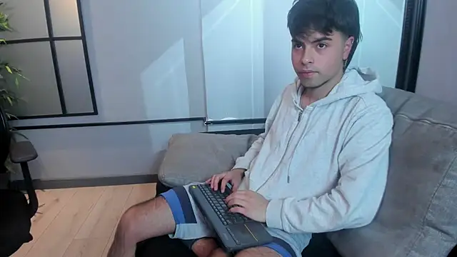 Show modela FedeViale na web-kameri