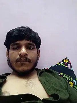 DarkPlayboy_aadi: διαδικτυακό σόου στην κάμερα