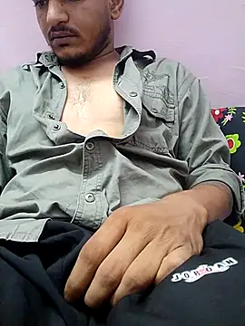 DarkPlayboy_aadi: διαδικτυακό σόου στην κάμερα