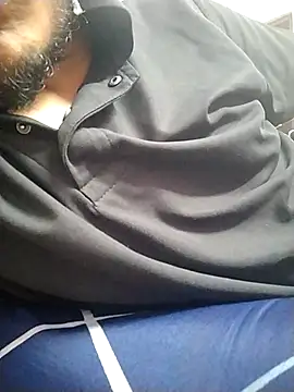 הופעת וובקאם של DarkPlayboy_aadi