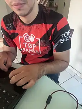 Fer_Ti: διαδικτυακό σόου στην κάμερα