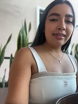 HaileyBieber_ Adlı Modelin Canlı XXX Sohbeti