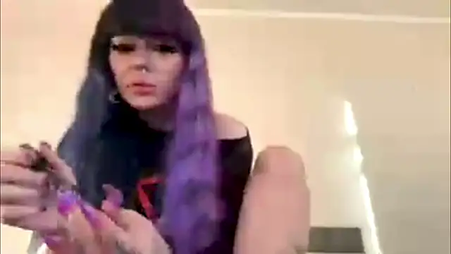 HolyCute webcam show