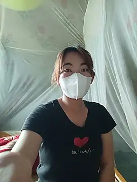 -Trinina- 在線直播表演