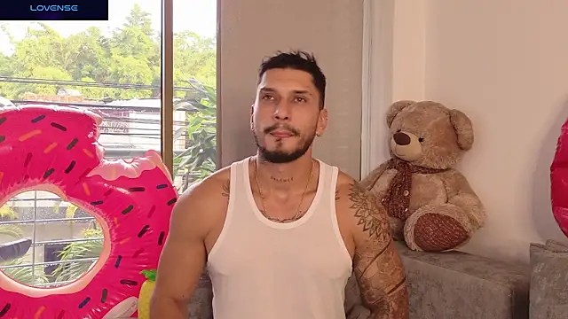 Seth_Vegaa Show in webcam