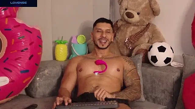 Seth_Vegaa Show in webcam