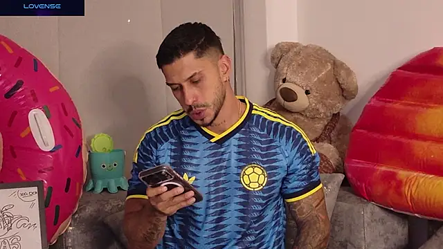 Seth_Vegaa Show in webcam