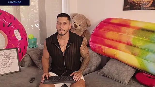 Seth_Vegaa: διαδικτυακό σόου στην κάμερα