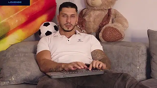 Show modela Seth_Vegaa na web-kameri