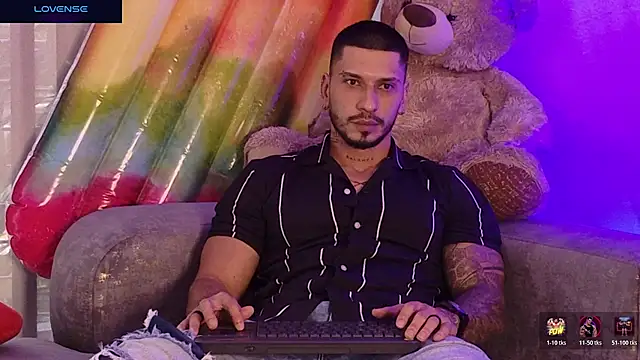 Seth_Vegaa Show in webcam
