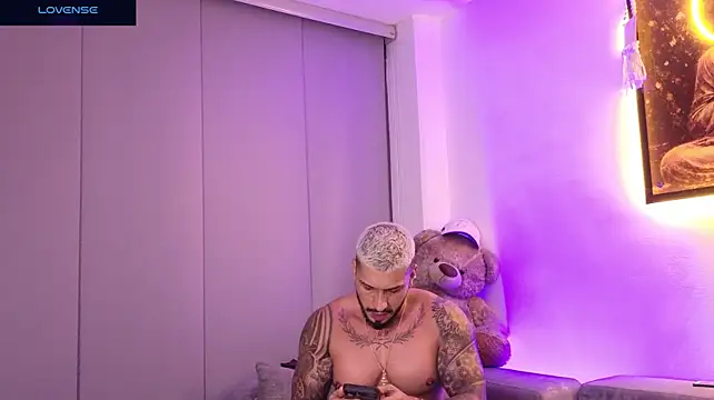 Show modela Seth_Vegaa na web-kameri