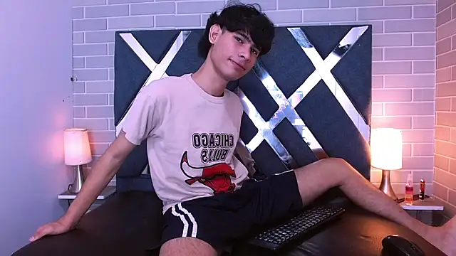 Show modela Kevin_Brooks1 na web-kameri