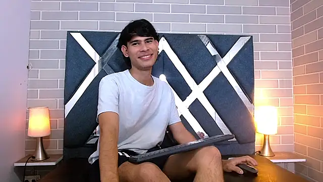 Show modela Kevin_Brooks1 na web-kameri