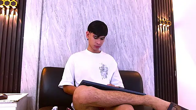 Kevin_Brooks1 Adlı Modelin Web Kamerası Şovu