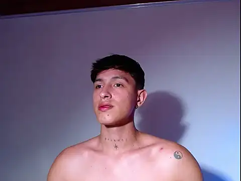 rowanbig Show in webcam
