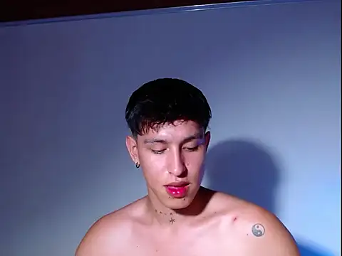 Show modela rowanbig na web-kameri