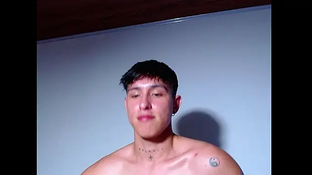 Show modela rowanbig na web-kameri
