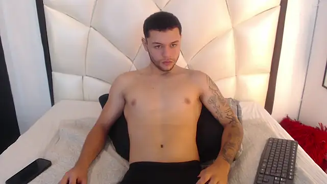Pokazy przed kamerką – Brian_Adler