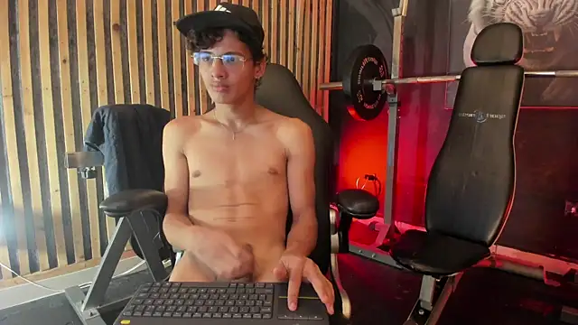 Show modela Adrian_Wolf na web-kameri