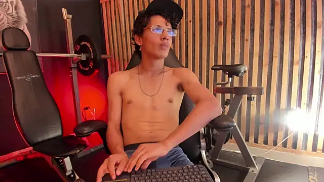 Adrian_Wolf webcam show