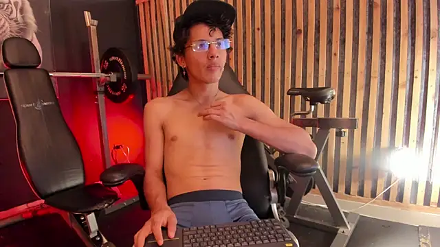 Adrian_Wolf Show Webcam