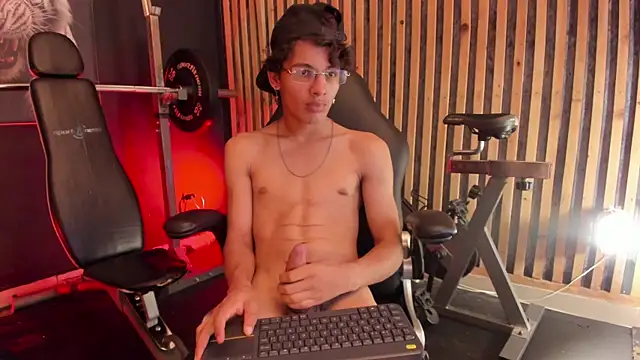 Adrian_Wolf Adlı Modelin Web Kamerası Şovu