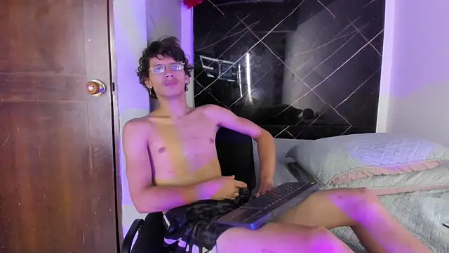 Adrian_Wolf's Webcam Show