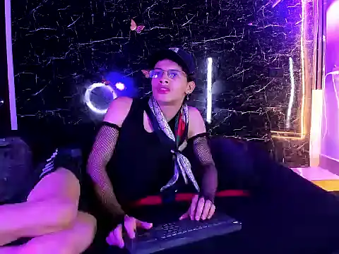 Adrian_Wolf webcam show