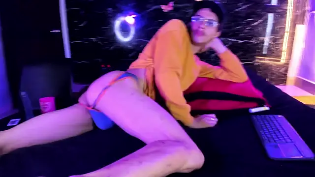 Adrian_Wolf Pertunjukan Webcam