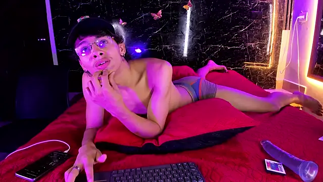 Adrian_Wolfのウェブカメラショー