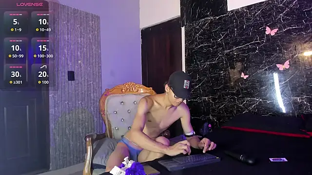 Adrian_Wolf's Webcam Show