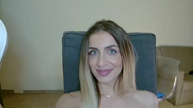 הופעת וובקאם של anyaamurr