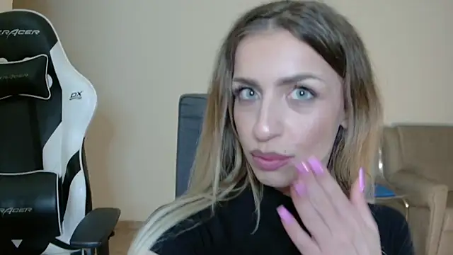 anyaamurr Show in webcam
