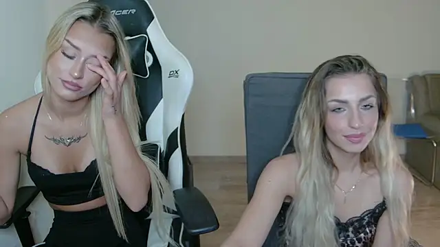 Show modela anyaamurr na web-kameri