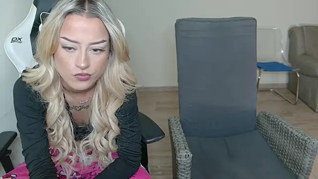 Show modela anyaamurr na web-kameri