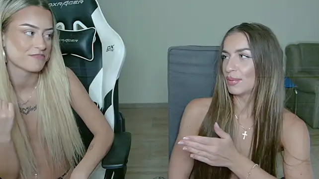 Show modela anyaamurr na web-kameri