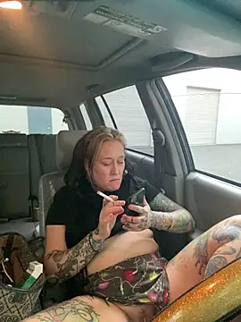 addiashtray's Live XXX Chat
