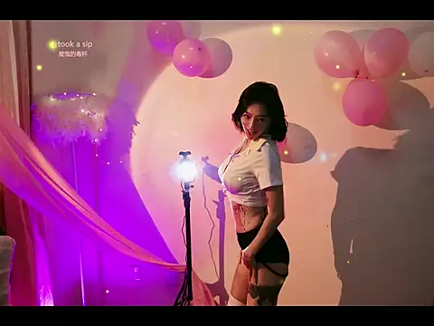 Pinnnkcat's Webcam Show