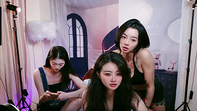 Show modela Pinnnkcat na web-kameri