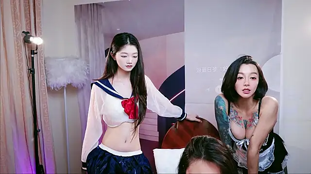 Pinnnkcat's Webcam Show