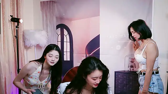 Pinnnkcat's Webcam Show