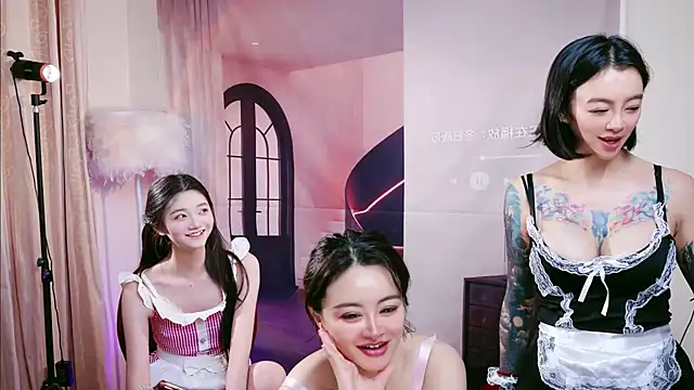 Pinnnkcat's Webcam Show