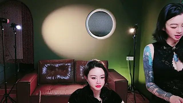 Pinnnkcat's Webcam Show