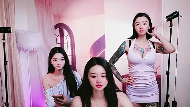 Pinnnkcat's Webcam Show
