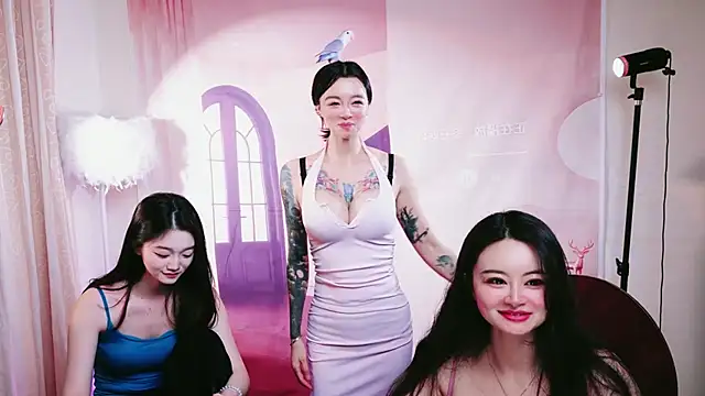 Pinnnkcat 在線直播表演
