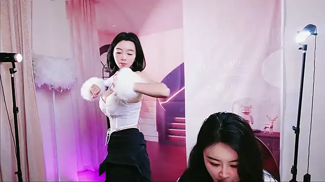 Pinnnkcat's Webcam Show