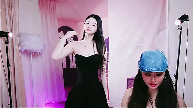 Pinnnkcat's Webcam Show