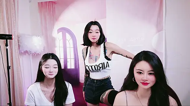 Pinnnkcat's Webcam Show